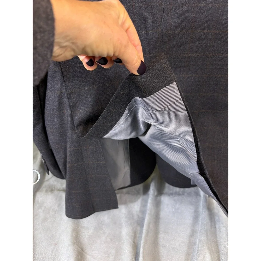 Jos A Bank Mens Gray Plaid 100% Wool Blazer 46R 1905 Jacket Tailored Fit
